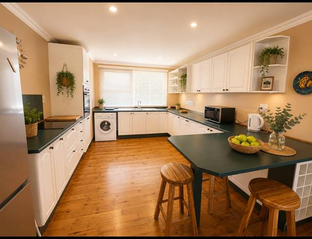 6 BEDROOM HOUSE FOR SALE IN REEBOK
